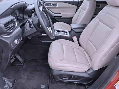 Used 2021 Ford Explorer XLT w/ Equipment Group 202A AWD/4WD image 16