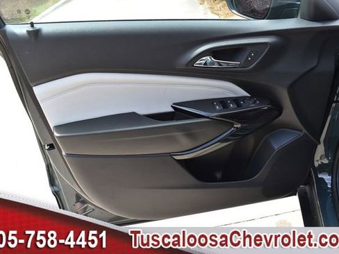 Used 2025 Chevrolet Trax LT FWD image 16