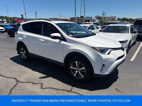 Used 2018 Toyota RAV4 XLE AWD/4WD image 1
