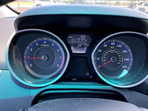 Used 2011 Hyundai Elantra Limited FWD image 22