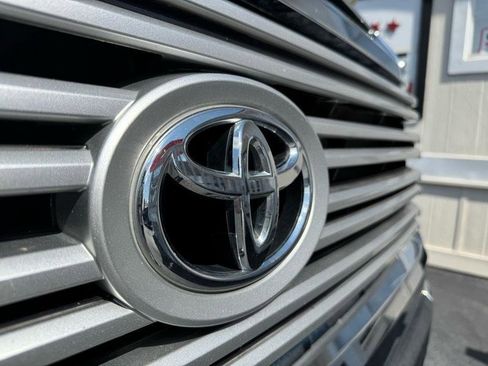 Used 2017 Toyota Tundra Limited w/ Limited Premium Package image 4