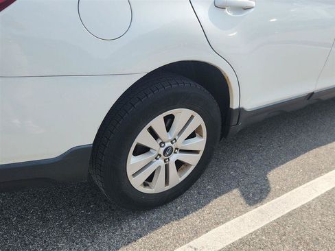 Used 2016 Subaru Outback 2.5i Premium AWD/4WD image 5
