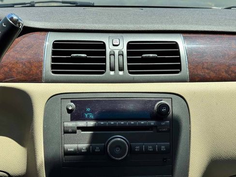 Used 2011 Buick Lucerne CXL FWD image 42
