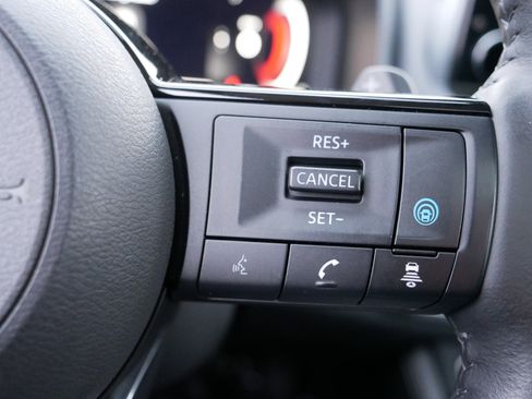 Certified 2022 Nissan Rogue Platinum w/ Head-Up Display Package image 28