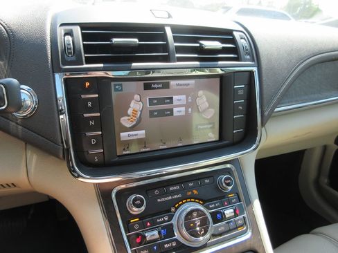 Used 2019 Lincoln Continental Select FWD image 26