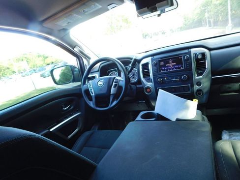 Used 2019 Nissan Titan SV RWD image 6
