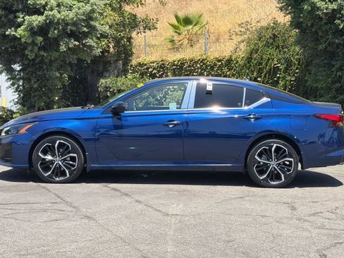 Used 2024 Nissan Altima 2.5 SR w/ SR Premium Package AWD/4WD image 7