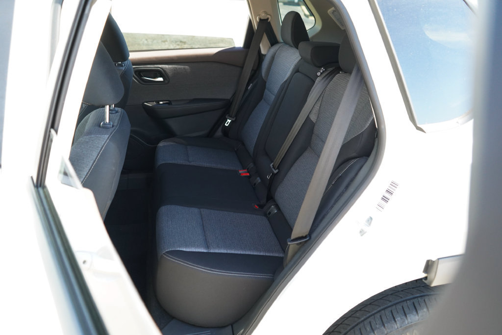 Used 2023 Nissan Rogue SV FWD image 9