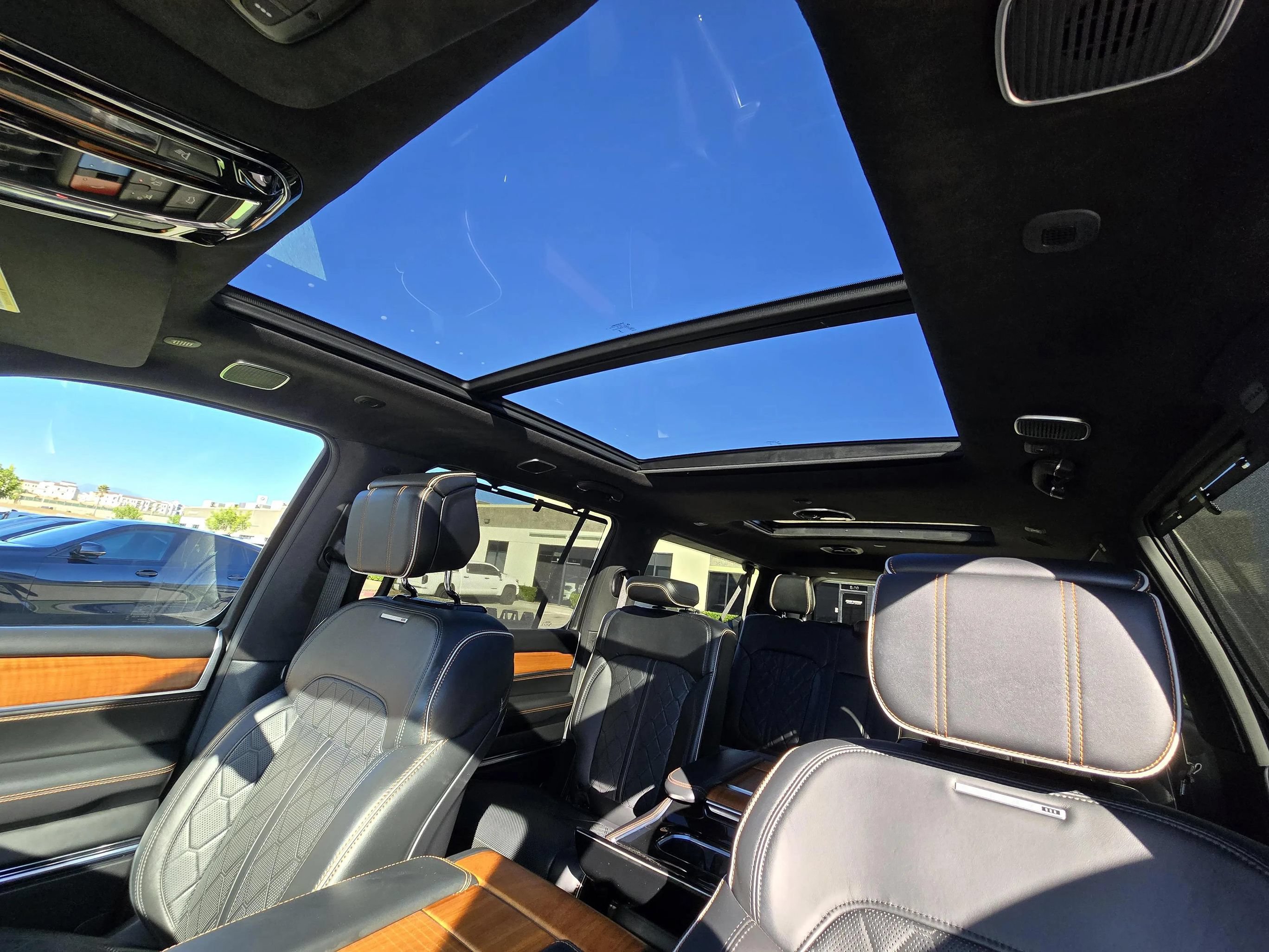 Used 2024 Jeep Grand Wagoneer L Series III AWD/4WD image 24