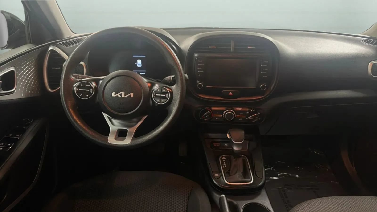 Used 2023 Kia Soul LX w/ LX Technology Package FWD image 11