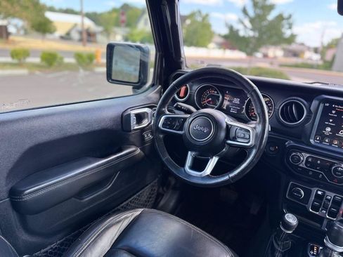 Used 2020 Jeep Gladiator Overland AWD/4WD image 10
