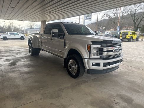 Used 2018 Ford F450 Limited image 3