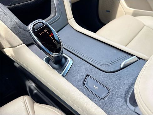 Used 2018 Cadillac XT5 Luxury w/ Driver Awareness Package image 17