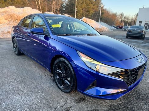 Certified 2022 Hyundai Elantra SEL w/ Convenience Package image 3