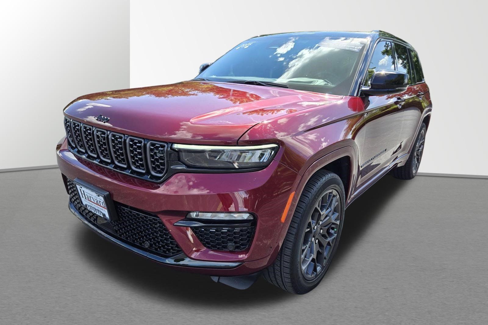 Used 2025 Jeep Grand Cherokee Summit w/ Adv Protech Group IV AWD/4WD image 3