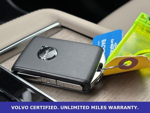 Certified 2025 Volvo XC90 B5 Plus AWD/4WD image 38