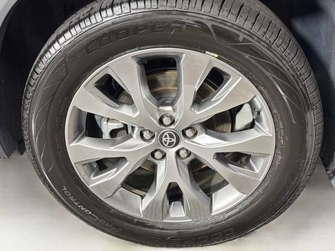 Used 2024 Toyota Grand Highlander AWD image 15