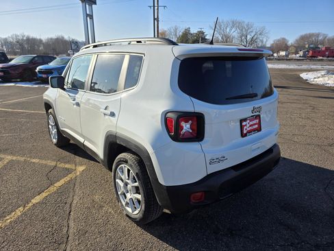 Used 2019 Jeep Renegade Latitude w/ Cold Weather Group image 3