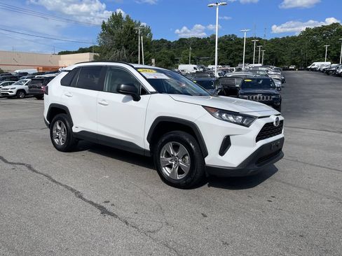 Used 2022 Toyota RAV4 LE AWD/4WD image 6