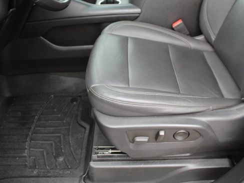 Used 2022 Chevrolet Suburban Z71 image 35