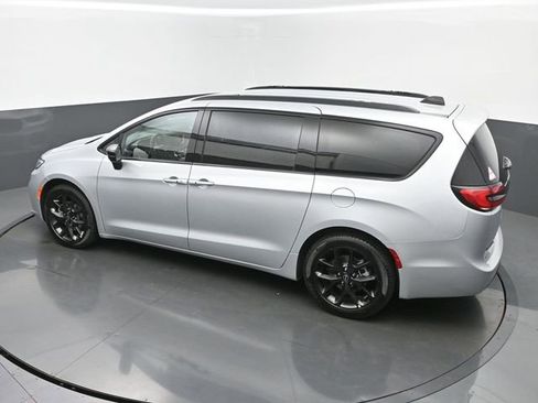 New 2026 Chrysler Pacifica Select image 40