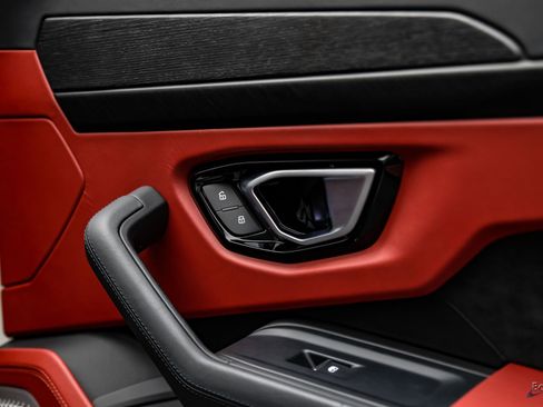 Used 2022 Lamborghini Urus image 99