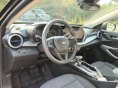 Used 2024 Chevrolet Trax LS FWD image 10
