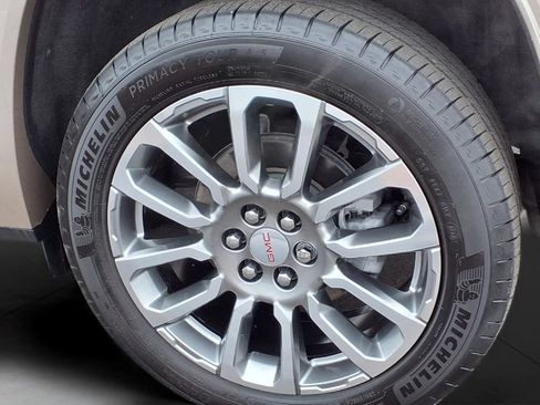 Used 2023 GMC Acadia Denali w/ Denali Ultimate Package AWD/4WD image 8