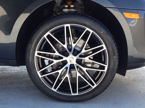 New 2026 Porsche Macan AWD/4WD image 27