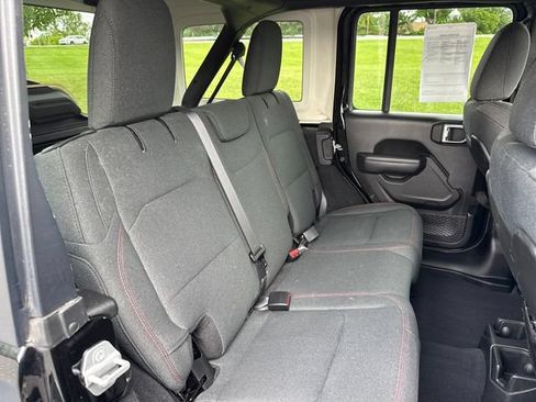 Used 2025 Jeep Wrangler Unlimited Rubicon AWD/4WD image 14