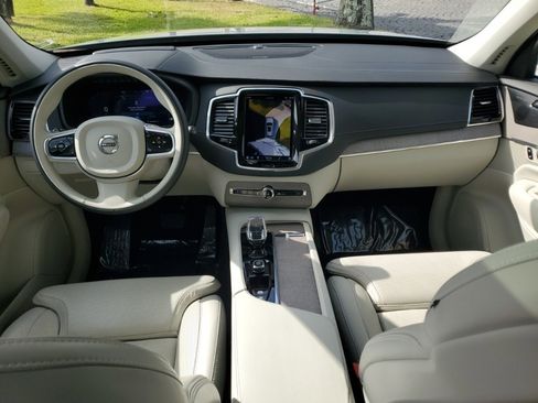 Certified 2024 Volvo XC90 B6 Ultimate w/ Protection Package Premier image 11