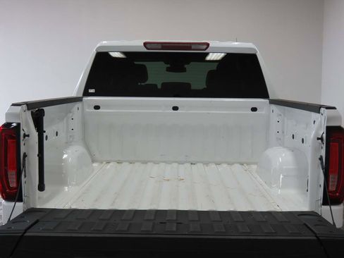 Used 2025 GMC Sierra 1500 SLT image 5