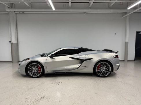 Used 2023 Chevrolet Corvette Z06 w/ Stealth Interior Trim Package RWD image 2