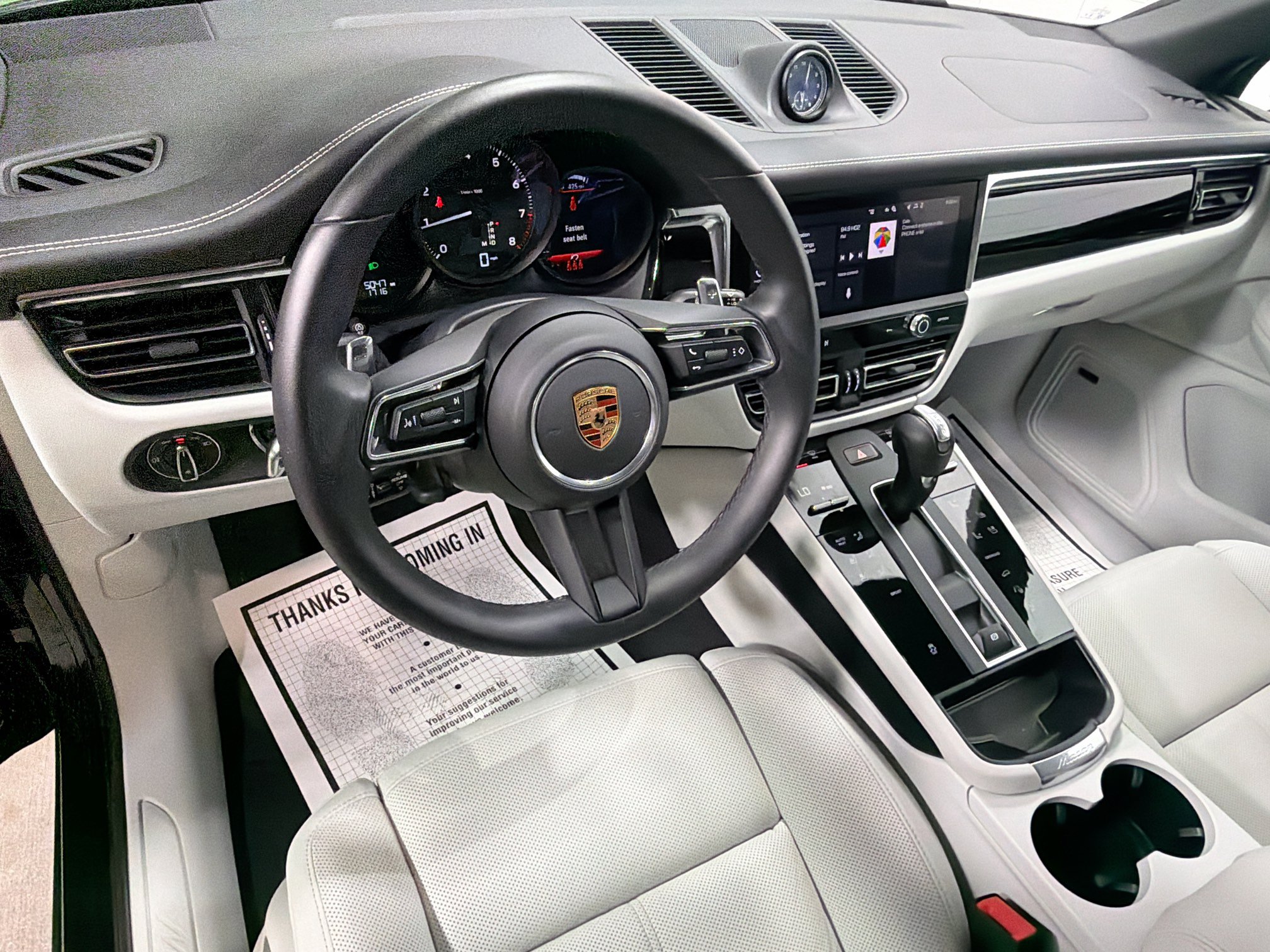 Certified 2026 Porsche Macan AWD/4WD image 4