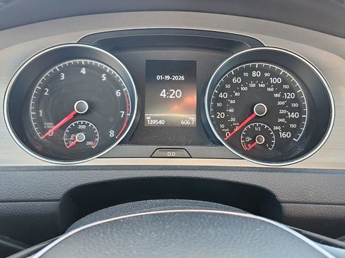 Used 2016 Volkswagen Golf S image 19