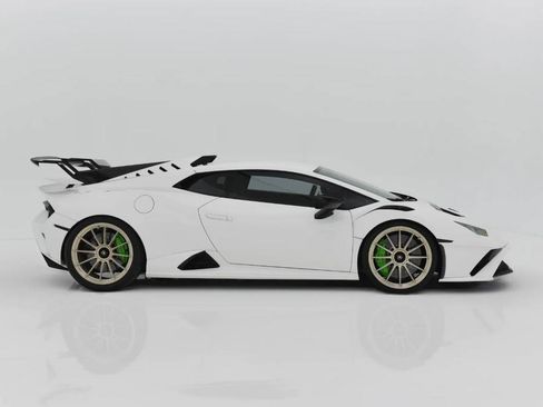 Used 2022 Lamborghini Huracan STO image 3
