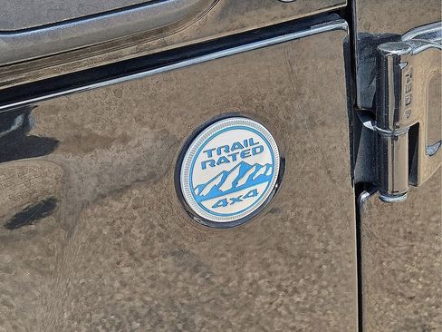 Used 2023 Jeep Wrangler Unlimited Sahara image 13