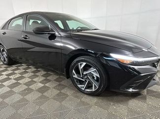 Used 2025 Hyundai Elantra SEL FWD video 2
