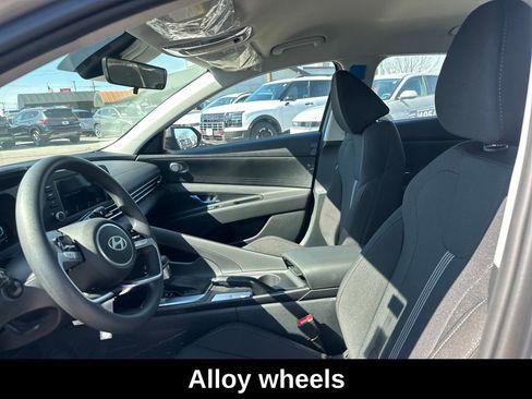 Used 2026 Hyundai Elantra SE image 11