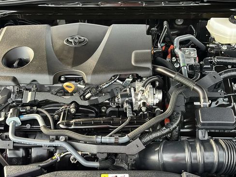 Used 2025 Toyota Camry SE FWD image 28