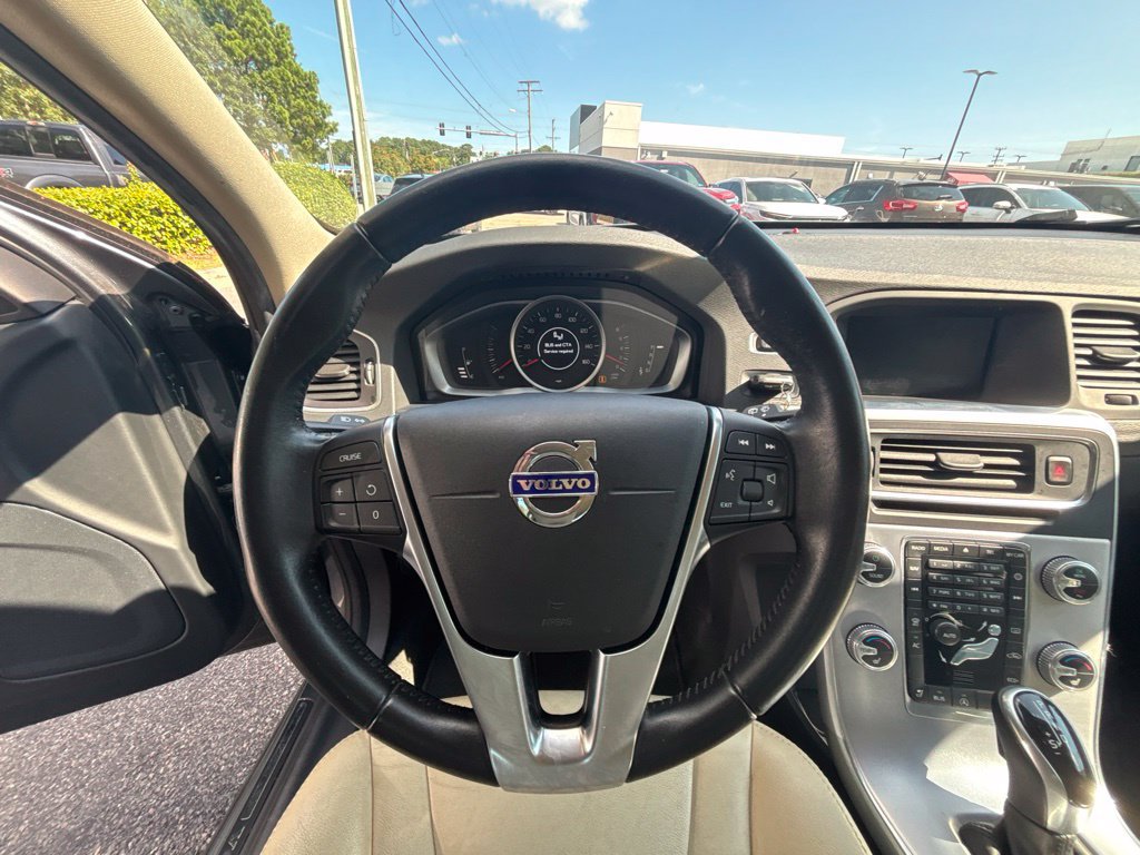 Used 2017 Volvo V60 T5 Premier FWD image 12