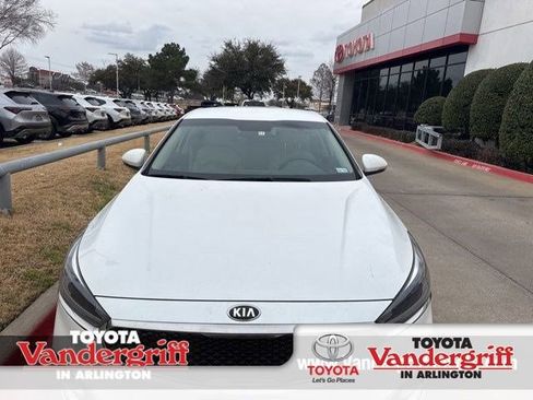 Used 2018 Kia Cadenza Premium image 1