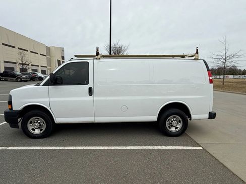 Used 2021 Chevrolet Express 2500 w/ Driver Convenience Package RWD image 4