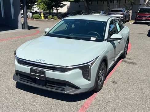 Certified 2025 Kia K4 FWD image 3
