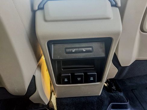 Used 2019 Land Rover Discovery Sport HSE AWD/4WD image 12