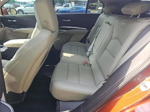 Used 2019 Cadillac XT4 Luxury w/ Cold Weather Package FWD image 8