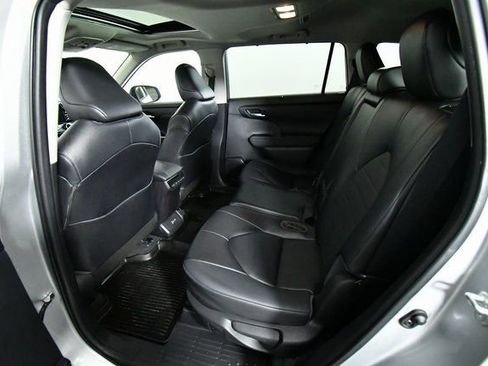 Used 2023 Toyota Highlander XLE image 24