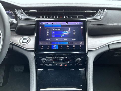 Used 2024 Jeep Grand Cherokee L Limited w/ Luxury Tech Group II image 14