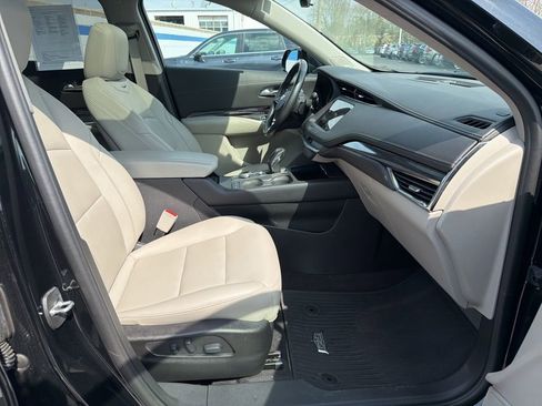 Used 2019 Cadillac XT4 Luxury w/ Cold Weather Package AWD/4WD image 24