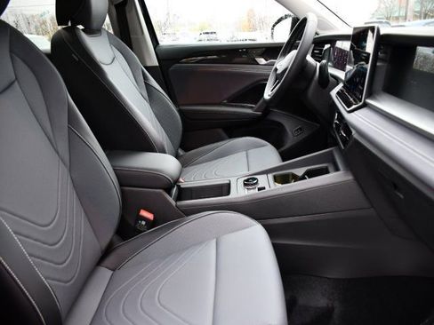 New 2026 Volkswagen Tiguan SE image 30